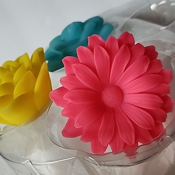 Pool and Party Light Show, Floating Flowers Variable New Kaleidoscope Colors - Picture 7 of 11